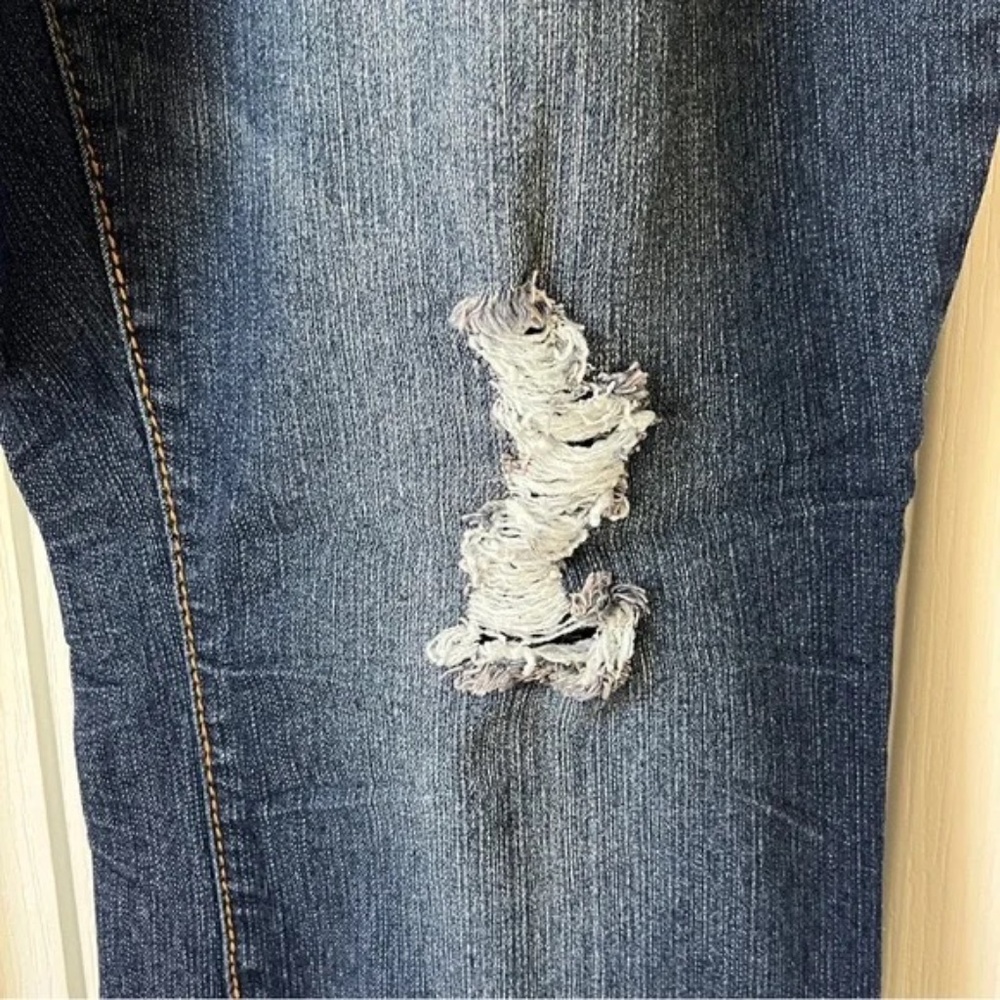Almost Famous Jeans Distressed Rhinestone Bootcut Dark Wash Size 20 - Picture 10 of 11